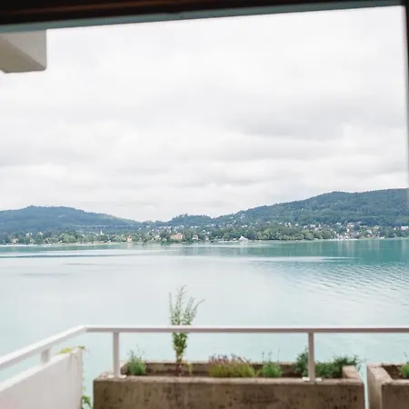 Seeturm Mit Eigenem Steg Direkt Am Worthersee *