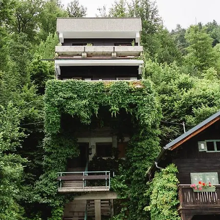 Seeturm Mit Eigenem Steg Direkt Am Worthersee Sekirn
